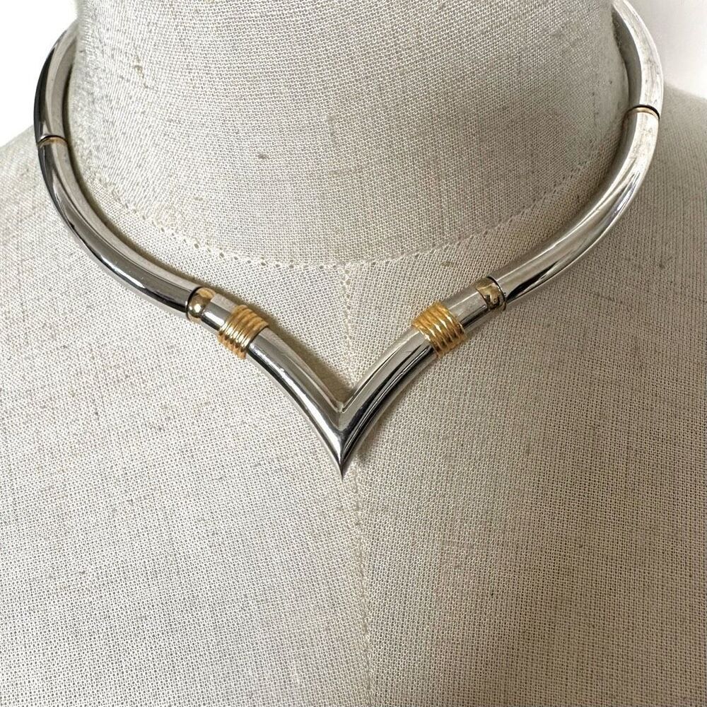 NAPIER CURVED TUBE  V SILVERTONE LINKS VINTAGE NECKLACE